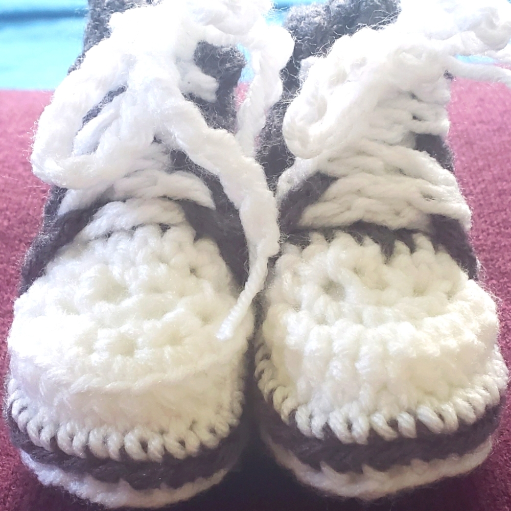 Converse Crochet Grey booties sz.0-3 months.